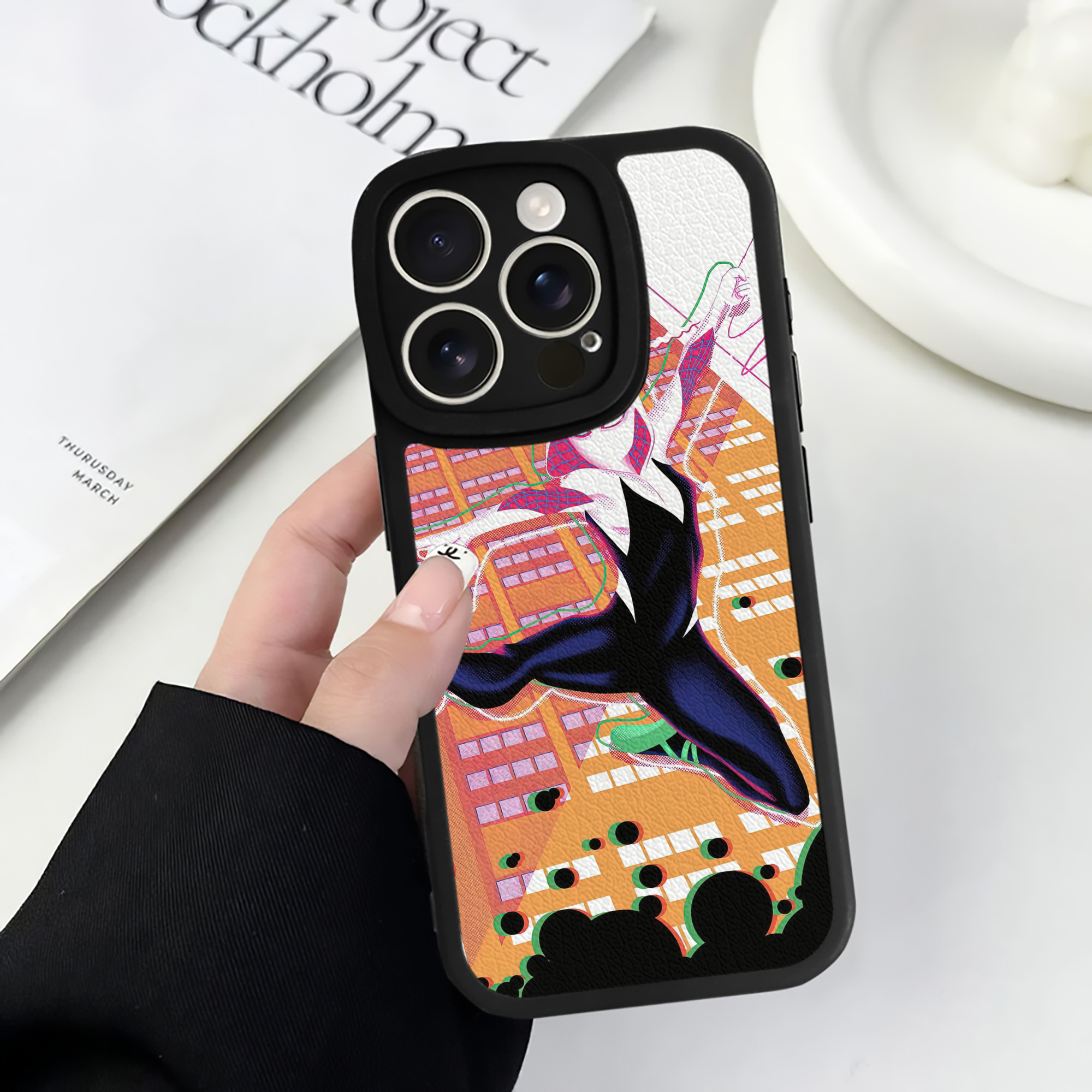 （画像用） Spider Man スパイダーマン 【iPhone 16シリーズ対応】シリコンスマホケース（レザー調） 材質：シリコン